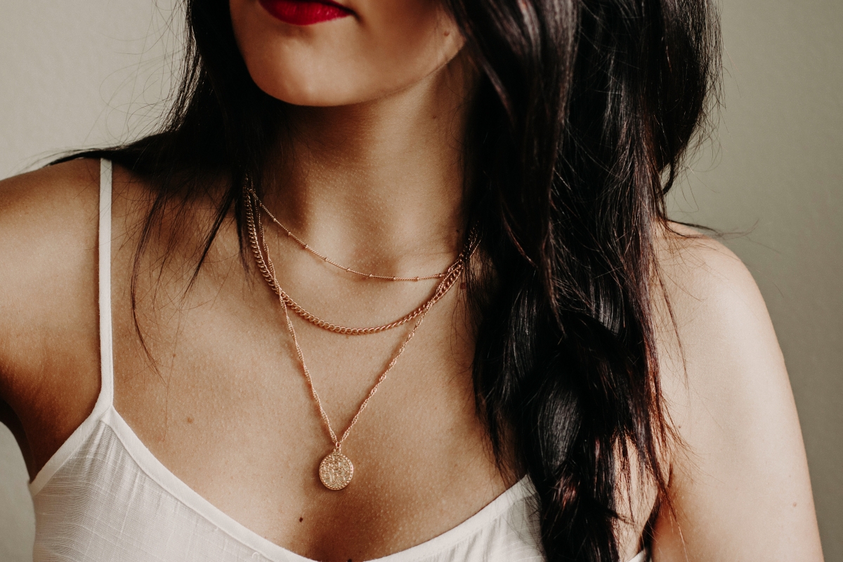 Comment choisir la bonne longueur et le poids parfait pour un collier