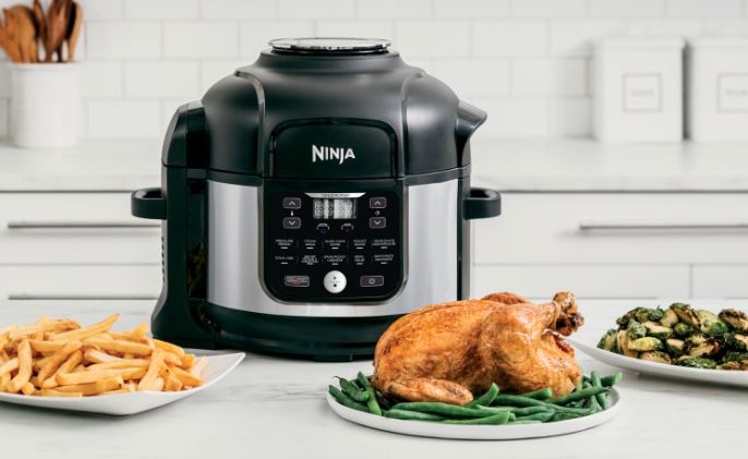 Autocuiseur Ninja avec poulet entier et frites