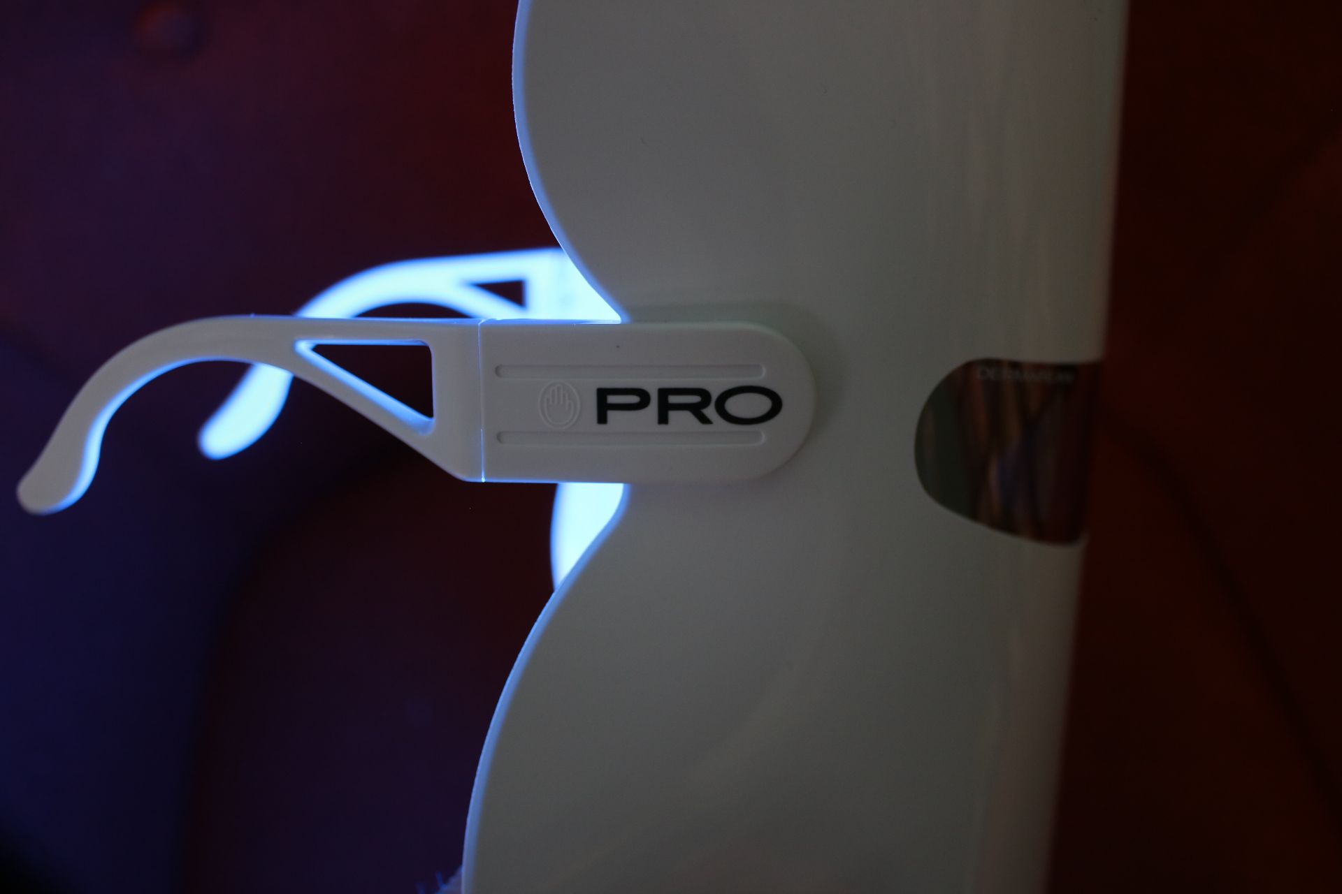 Bouton du masque de luminothérapie Dermabeam Pro
